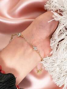Pulsera de trébol de cuatro hojas con strass dorado estilo Y2K, colgante de CZ brillante, joyería minimalista apilable para mujer - Amarillo Oro - Ver 1