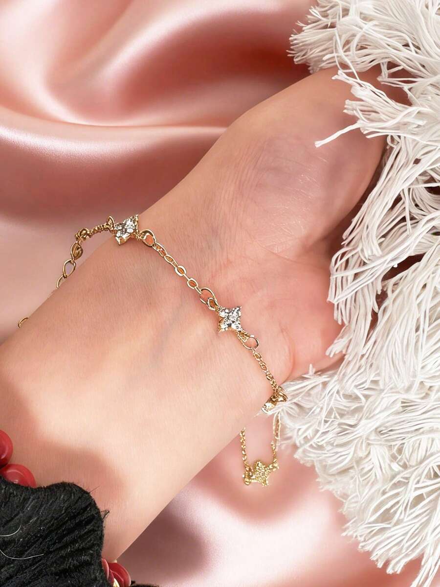 Pulsera de trébol de cuatro hojas con strass dorado estilo Y2K, colgante de CZ brillante, joyería minimalista apilable para mujer - Amarillo Oro - Ver 1