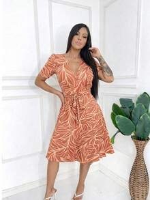 Elegant Women's Midi Dress In An A-Line Cut With A Crossover Hem And Belt, And Short, Printed Puff Sleeves. - 奢華焦糖 - 查看 2