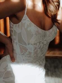 Sultry Illusion Lace Mermaid Wedding Dress With Spaghetti Straps And Low Back, Crafted From Sheer Tulle Overlaying A Smooth Satin Lining, Featuring Intricate Floral Lace Appliqués Cascading From Neckline To Hem, A Fitted Silhouette That Flares Into A Sweep Train, And A Row Of Delicate Fabric-Covered Buttons Tracing The Spine - trắng - Xem 4