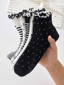 5/10 Pairs Women's Ruffled White & Black Short Socks, Heart Stripe Spot Patterns Elegant Style Ankle Socks, Suitable For All Seasons - Multicolor - View 3