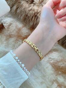 1 chiếc đồng hồ nữ thời trang mới, mặt số tam giác thanh lịch, đồng hồ thạch anh dành cho doanh nhân, phù hợp cho sinh hoạt hàng ngày, tiệc tùng và các sự kiện trang trọng. - Màu tím - Xem 4