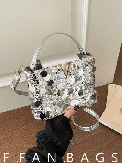 حقيبة كتف مربعة صغيرة أنيقة للماكياج، موضة صيفية 2026 مطبوع عليها سنة التصنيع