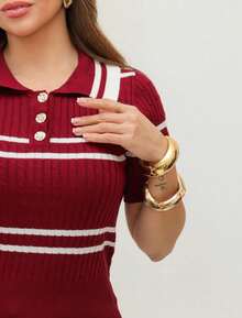 Transforme seu look com a blusa modal manga curta que combina sofisticação e conforto na medida certa! Com um caimento impecável e detalhes texturizados. Essa peça é perfeita para quem busca um visual moderno e estiloso. Modelo Importado, Malha Grossa Qualidade Exelente - Vermelho - Visão 3
