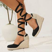 Bohemian Nightclub Style Criss Cross Lace Up Vacation Sandals Women's High-Heeled Wedge Espadrilles 2026 New Summer Lace-Up French Chunky Heel Fisherman Closed Toe Hollow Shoes Black - 黑色 - 查看 1