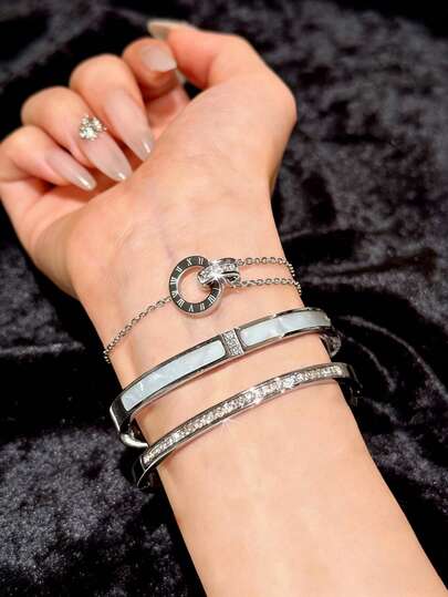 Bộ 3/1 chiếc vòng tay thép không gỉ đính đá Zirconia số La Mã chất lượng cao, kiểu dáng đôi, vòng tay Zirconia sáng bóng, bộ trang sức nữ, bộ phụ kiện nữ, bộ vòng tay nữ, phù hợp với cổ tay nhỏ nhắn, có thể đeo chồng lên nhau, nhẹ nhàng, sang trọng, độc đáo tinh tế, được trang trí bằng đá Rhinestone, thiết kế thời trang, nhiều màu sắc, bền, không phai màu, hoàn hảo để đeo hàng ngày cho phụ nữ.