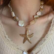 Collier de perles, étoile de mer et faux perle, collier ras-du-cou léger et élégant de luxe pour femmes, convient pour les vacances à la plage - collier - Voir 2
