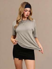 Speed mate تي شيرت رياضي للنساء بلون أحادي وياقة منخفضة وفضفاض - بني مخاوي - مشاهدة 3