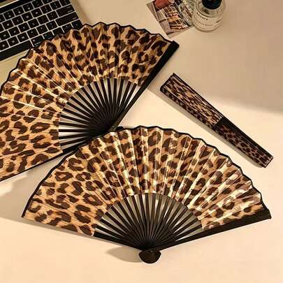 Elegante ventaglio pieghevole con stampa leopardata e cornice nera - Ventaglio portatile a tema principessa, leggero, adatto per signore, senza elettricità richiesta, accessorio di moda per feste, matrimoni e uscite in spiaggia, design durevole, essenziale per feste, ufficio, scrivania d'ufficio