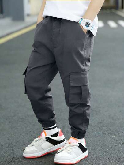 1 条男童时尚休闲多口袋工装裤，通勤和日常穿着皆宜