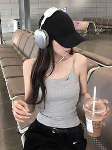 Áo hai dây kiểu Hàn Quốc màu xám với dây xích kim loại dành cho nữ, áo crop top ôm sát, thích hợp mặc lót hoặc khoác ngoài, in chữ "LOVE" tối giản, áo thun cơ bản đa năng, ngọt ngào và cá tính, phù hợp cho đi làm và hẹn hò, chất liệu co giãn, thân thiện với da, thích hợp mặc mùa hè. - Màu Xám nhạt - Xem 4