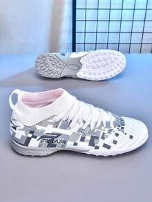 1 par de botines de fútbol de caña alta para hombres, zapatos deportivos de equipo para exteriores, adecuados para estudiantes, adolescentes y adultos, estilo campus, aptos para césped artificial, con cordones, disponibles en tallas pequeñas, botas de fútbol profesionales de alto rendimiento y peso ligero - plata - Ver 3