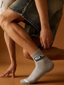 1 đôi tất nam cổ ngắn/tất nam cao đến bắp chân, kiểu dáng phù hợp mọi mùa, phong cách thể thao năng động, mềm mại và thoáng khí, nhẹ và thân thiện với da, thấm hút mồ hôi, độ co giãn cao. - Nhiều màu - Xem 8