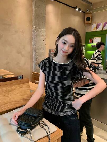 女士蕾丝条纹短袖T恤，韩式拼接双面领，修身休闲上衣，夏季黑色