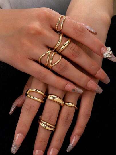 Juego de 7 anillos gruesos de metal dorado, un conjunto completo de anillos minimalistas con cruz para mujeres. El regalo de joyería apilable definitivo para el Día de San Valentín, Año Nuevo y estilos de regreso a la escuela