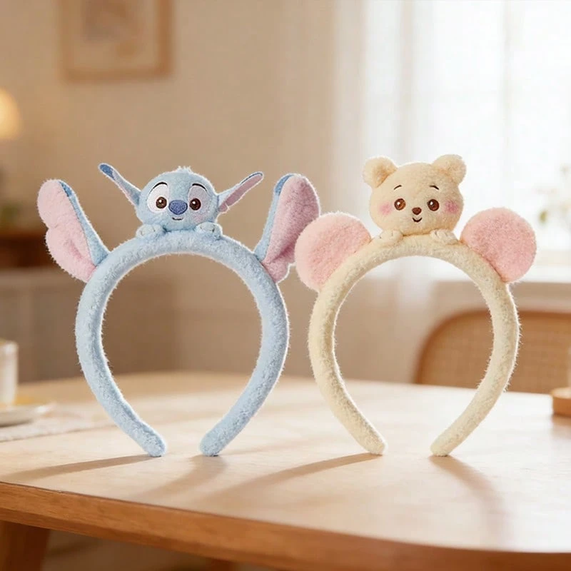 Miniso Băng đô cài tóc hình Stitch & Winnie the Pooh của Disney, 2 kiểu tùy chọn, thiết kế 3D dễ thương, chất liệu mềm mại, bông xốp, kiểu dáng cao ôm sát đầu để rửa mặt và trang điểm, băng đô cài tóc dễ thương khi đi du lịch và chụp ảnh (1 chiếc) - Nhiều màu - Xem 1