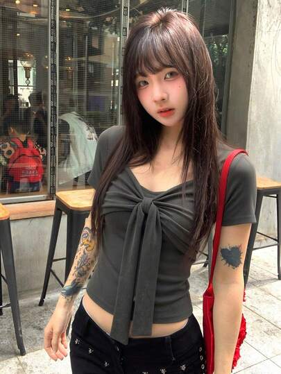 女士蝴蝶结图案短袖T恤，夏季修身V领上衣