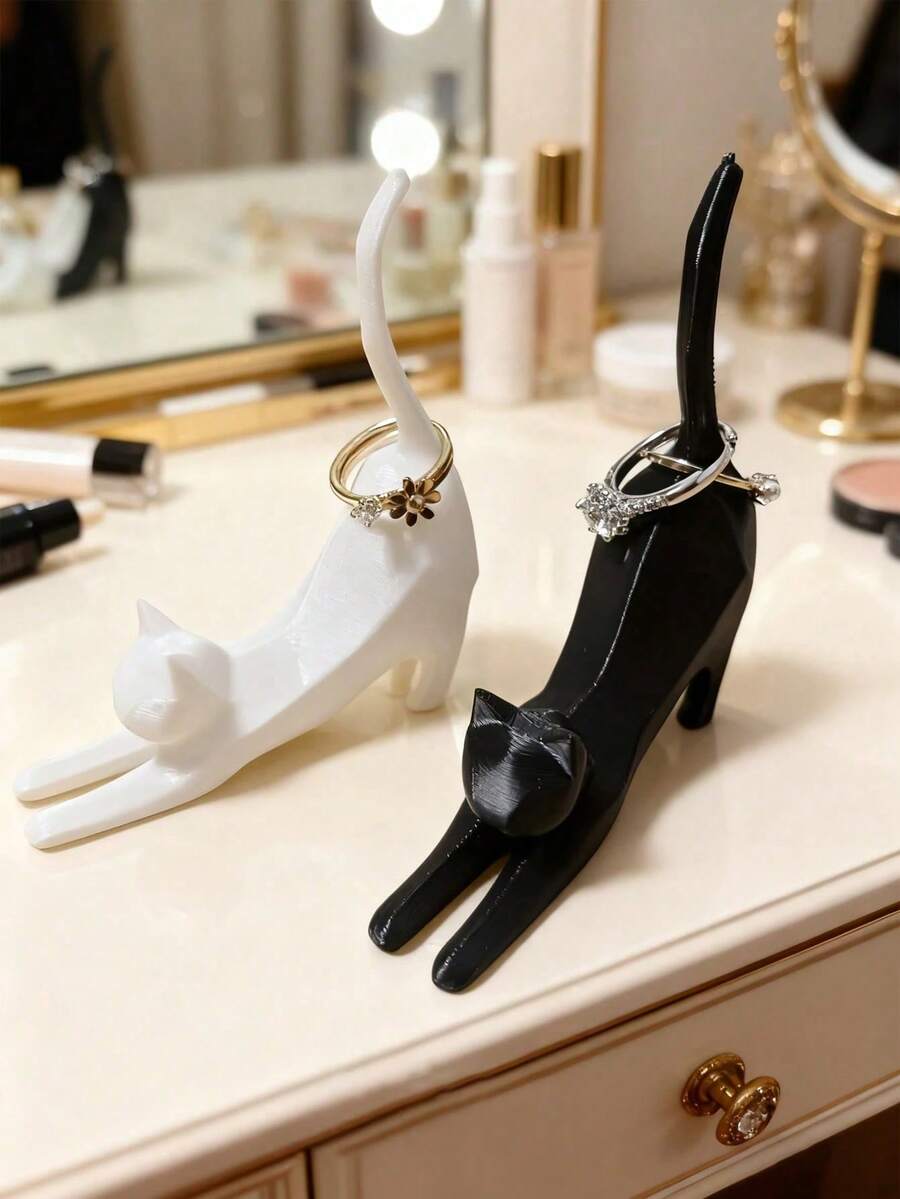 3D打印黑白猫形戒指架 - 非常适合展示和收纳结婚戒指,也可作为生日礼物或办公室装饰。非常适合展示和整理女士珠宝,也是特殊场合的绝佳礼物。梳妆台装饰 - 彩色 - 查看 1