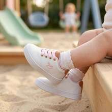 Tênis Baby Social Unissex de Couro com Design Elegante e Conforto - Branco e Rosa - Visão 4