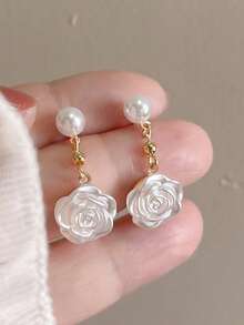 一对优雅甜美的山茶花吊坠耳环，仿珍珠耳钉，适合日常佩戴，时尚百搭 - 白色 - 查看 1