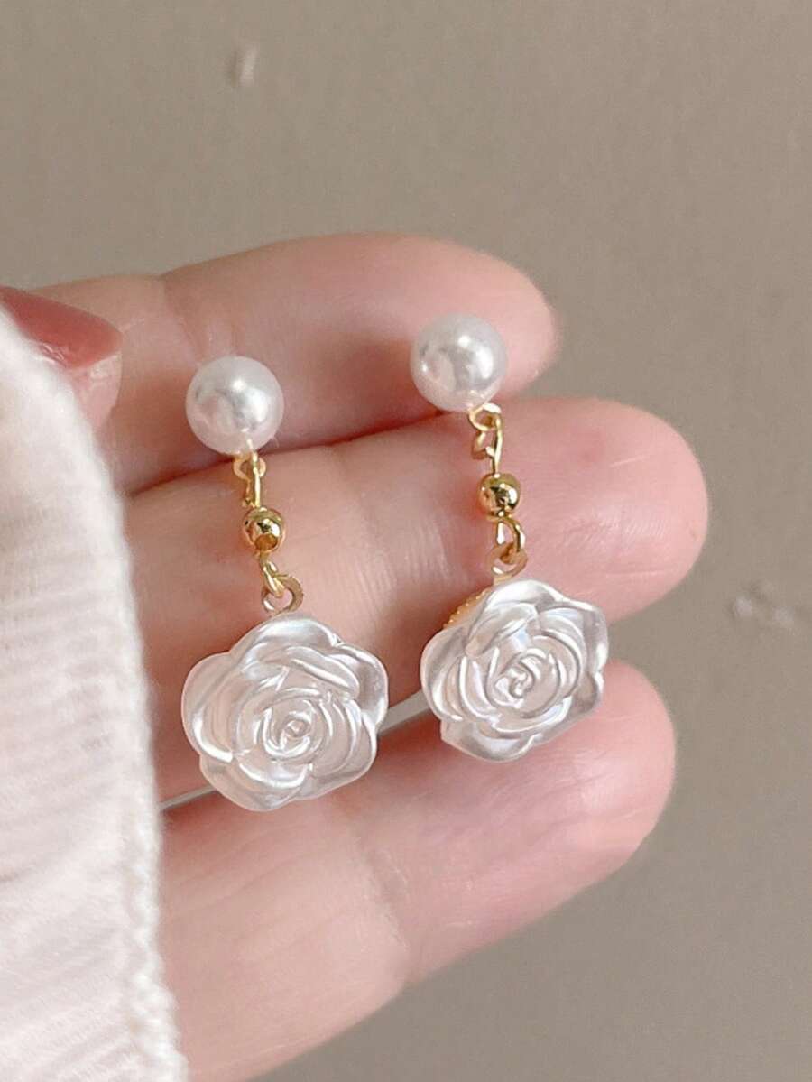 一对优雅甜美的山茶花吊坠耳环，仿珍珠耳钉，适合日常佩戴，时尚百搭 - 白色 - 查看 1