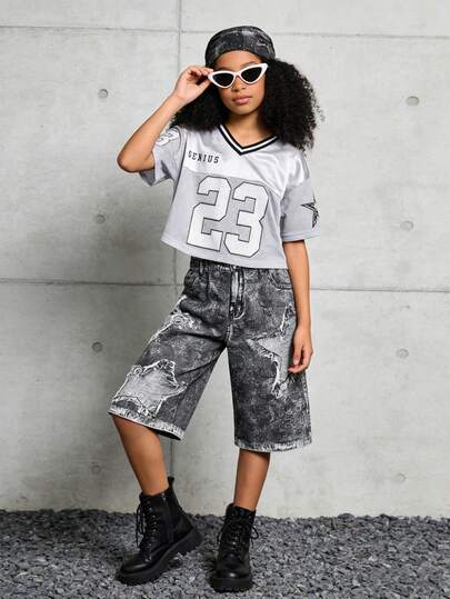 两件套女童休闲街头风V领短袖T恤搭配宽松牛仔星形印花短裤，适合春夏街头风、返校季、夏季运动、街头时尚、户外活动、度假、日常休闲穿着