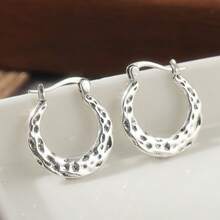 1 Đôi bông tai khoen tròn họa tiết búa gõ, phong cách tối giản cổ điển, thích hợp cho nữ giới đeo hàng ngày và làm quà tặng. - Bạc - Xem 3