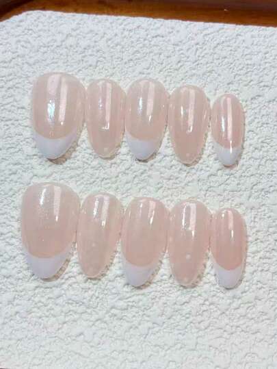 Unghii false lucrate manual, unghii false cu vârf francez clasic, unghii false în formă de migdală, culoare nud roz pisică, vârfuri de unghii artificiale reutilizabile și lucioase pentru femei, set de manichiură elegant în stil minimalist, unghii false de calitate profesională, aspect natural, perfecte pentru purtare zilnică, birou, întâlniri, nunți, petreceri, cadouri, ușor de aplicat și de lungă durată.