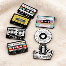 复古卡带CD软珐琅胸针，男女通用，可作衣服徽章、珠宝领针、包包背包配饰。 - 黑色 - 查看 2
