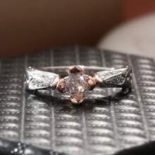 Flower Shaped Synthetic Zirconia Stone Ring, Exquisite Gift For Women And Daughters, Perfect Valentine's Day Present - Silver - View 5