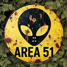 8英寸复古外星人警告标志 - 51区域铁艺墙饰，经典UFO设计，做旧黄黑配色，适用于酒吧、咖啡馆、庭院和主题装饰，预钻孔，款式如图所示 - 多色 - 查看 6