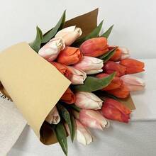 5支人造塑料郁金香花束，包含粉色、黄色、白色和橙色，高约39厘米，适合家居、办公室、婚礼、母亲节、复活节、圣诞节和毕业典礼装饰。 - 彩色 - 查看 4