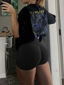 无缝提臀运动短裤，适合健身、骑行、跑步、紧身裤穿着 - 彩色 - 查看 5