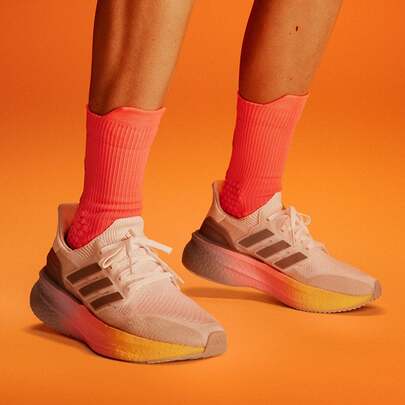 Adidas 阿迪达斯 ULTRABOOST 5 W，李宇婷同款，超轻缓震回弹跑鞋