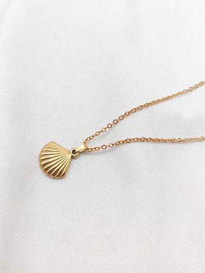 1件18K镀金不锈钢贝壳吊坠项链，优雅简约海洋风项链，适合女性佩戴，夏季海滩度假必备
