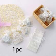 Bộ 4 túi đựng trang sức ren trắng có dây rút - Thiết kế hoa năm cánh, túi quà tặng bằng chất liệu polyester bền chắc để đựng trang sức, thích hợp cho đám cưới, sinh nhật, các dịp đặc biệt, Ngày của Mẹ, Ngày Nhà giáo, tiệc mừng em bé, kỷ niệm. - trắng - Xem 10