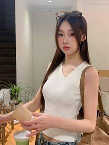 Áo vest không tay cổ chữ V mùa hè ngọt ngào, áo dệt kim ôm sát dáng ngắn, phong cách đường phố Y2K thanh lịch, gợi cảm, thích hợp cho bãi biển, lễ hội âm nhạc, Ngày của Mẹ, một món đồ cơ bản màu trắng đa năng để phối lớp. - trắng - Xem 4