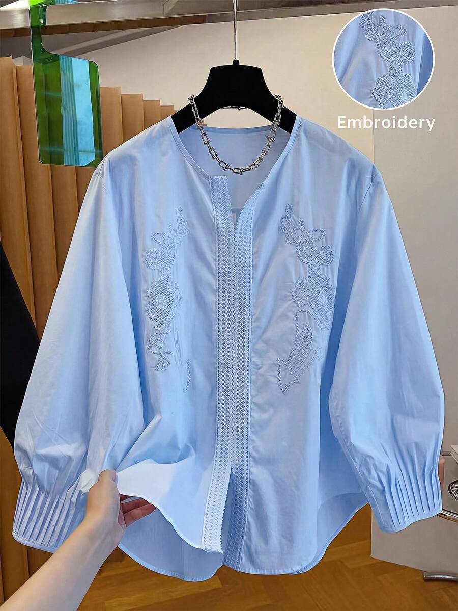 女士浅蓝色休闲宽松长袖V领刺绣荷叶边衬衫，适合日常穿着，春夏款 - 藍色 - 查看 1