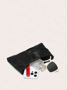 女士黑色斜挎包，配金属链条，褶皱真丝缎面面料，轻便时尚，适合外出、聚会和购物。 - 黑色 - 查看 4