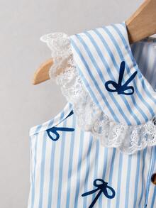 女童蓝白条纹无袖甜美学院风连衣裙，蕾丝领蝴蝶结印花A字裙，适合日常穿着、生日派对、度假、家庭合影等场合。 - 藍色 - 查看 4