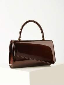 Sac pochette de mode pour femmes en couleur unie laquée, décoré d'accents métalliques, design à rabat, en matériau PU, avec bandoulière à chaîne. Convient pour les occasions formelles/les fêtes comme les galas, bals ou soirées dansantes. - Bronze - Voir 3