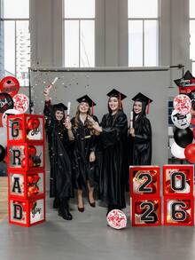 Decoraciones de graduación 2026 - Decoraciones de graduación en rojo y negro - Caja de globos con "Clase de 2026" - "Graduación: Estoy orgulloso de ti" - Adecuado para decoraciones de fiesta de graduación de cualquier grado - Caja de globos de graduación rojos y negros - Ver 4