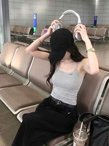 Áo hai dây kiểu Hàn Quốc màu xám với dây xích kim loại dành cho nữ, áo crop top ôm sát, thích hợp mặc lót hoặc khoác ngoài, in chữ "LOVE" tối giản, áo thun cơ bản đa năng, ngọt ngào và cá tính, phù hợp cho đi làm và hẹn hò, chất liệu co giãn, thân thiện với da, thích hợp mặc mùa hè. - Màu Xám nhạt - Xem 7
