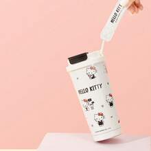 Miniso 三丽鸥 Hello Kitty 系列 304 不锈钢咖啡旅行保温杯 520 毫升 17.59 盎司，黑白 KT / 阅读 KT 双款式可选，便携式挂绳两用防漏保温咖啡杯（1 个） - 彩色 - 查看 7