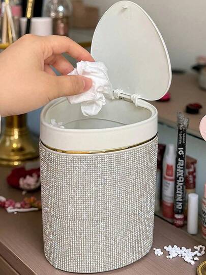 1 chiếc hộp đựng đồ trang điểm để bàn hình trái tim đính đá, có nắp xoay, thích hợp cho bàn trang điểm, phòng ngủ, văn phòng, lấp lánh dưới ánh nắng mặt trời.