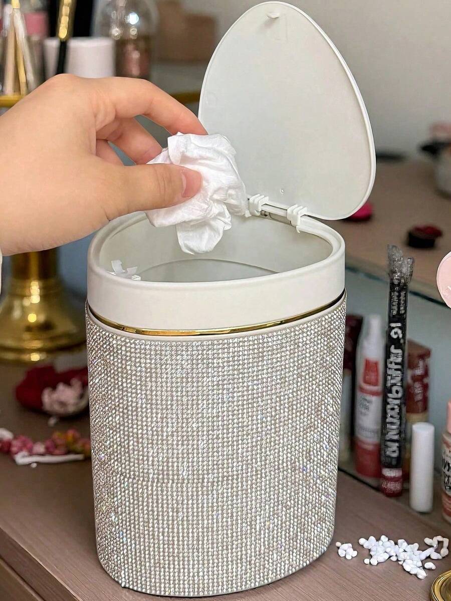 1 chiếc hộp đựng đồ trang điểm để bàn hình trái tim đính đá, có nắp xoay, thích hợp cho bàn trang điểm, phòng ngủ, văn phòng, lấp lánh dưới ánh nắng mặt trời.