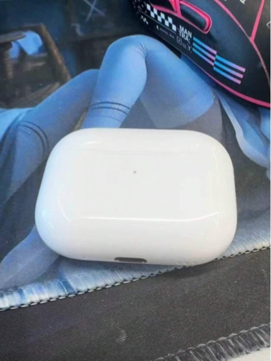 True Wireless Earbuds - Compatible With Apple And Android, Built-In Microphone, Sweat-Resistant Design, Up To 24 Hours Battery Life - White, Earphones > Wireless, Airbuds, Earbuds, Headphones - White - View 1