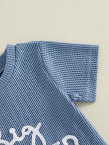Conjuntos de pantalones cortos de verano para niños, camisetas de manga corta con cuello redondo y bordado de letras, y pantalones cortos de color liso. - Azul - Ver 7