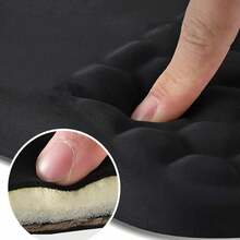 Mauspad Verfügt Über Eine Ergonomische Handgelenkauflage. Der Neigungswinkel Von 15° Und Die Wabenstruktur in Kombination Mit Der Rutschfesten Silikonunterseite Tragen Dazu Bei, Die Gesundheit Des Handgelenks Auch Bei Längerer Computernutzung Zu Erhalten. - Übersicht 5
