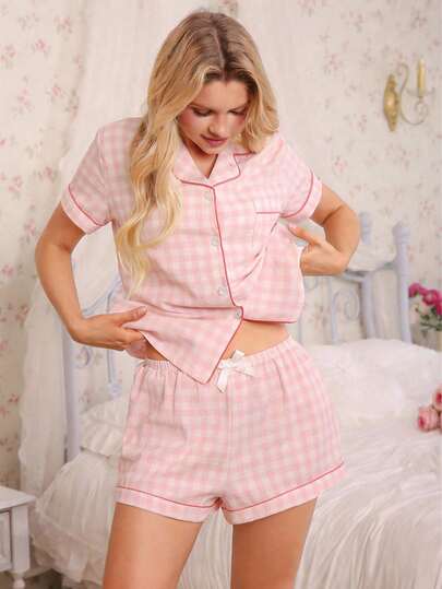 Set de pijama de 2 piezas con blusa de manga corta con bolsillo y cuello a contraste con estampado a cuadros y shorts con lazo, adecuado para uso en casa, tallas grandes para mujer